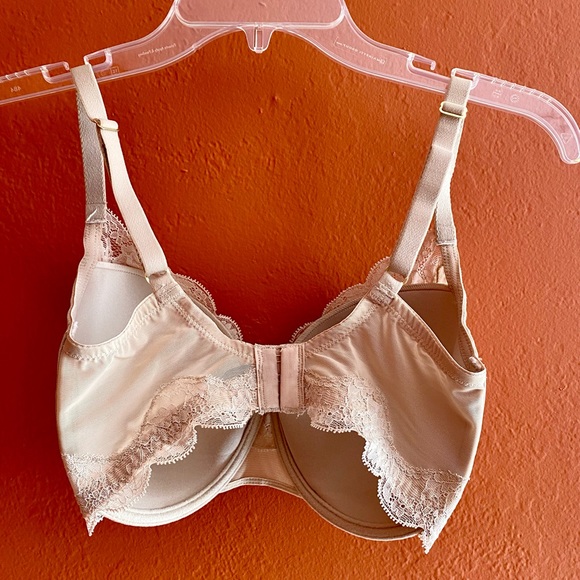 Natori Cream Lace Trim Bra - Picture 5 of 9